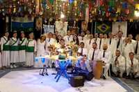 Os integrantes do Céu da Nova Dimensão, igreja do Santo Daime, rezam para Nossa Senhora de Nazaré