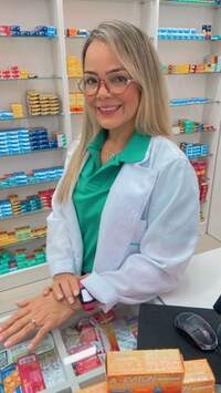 A farmacêutica da Reinafarma tirou dúvidas sobre a escolha dos medicamentos