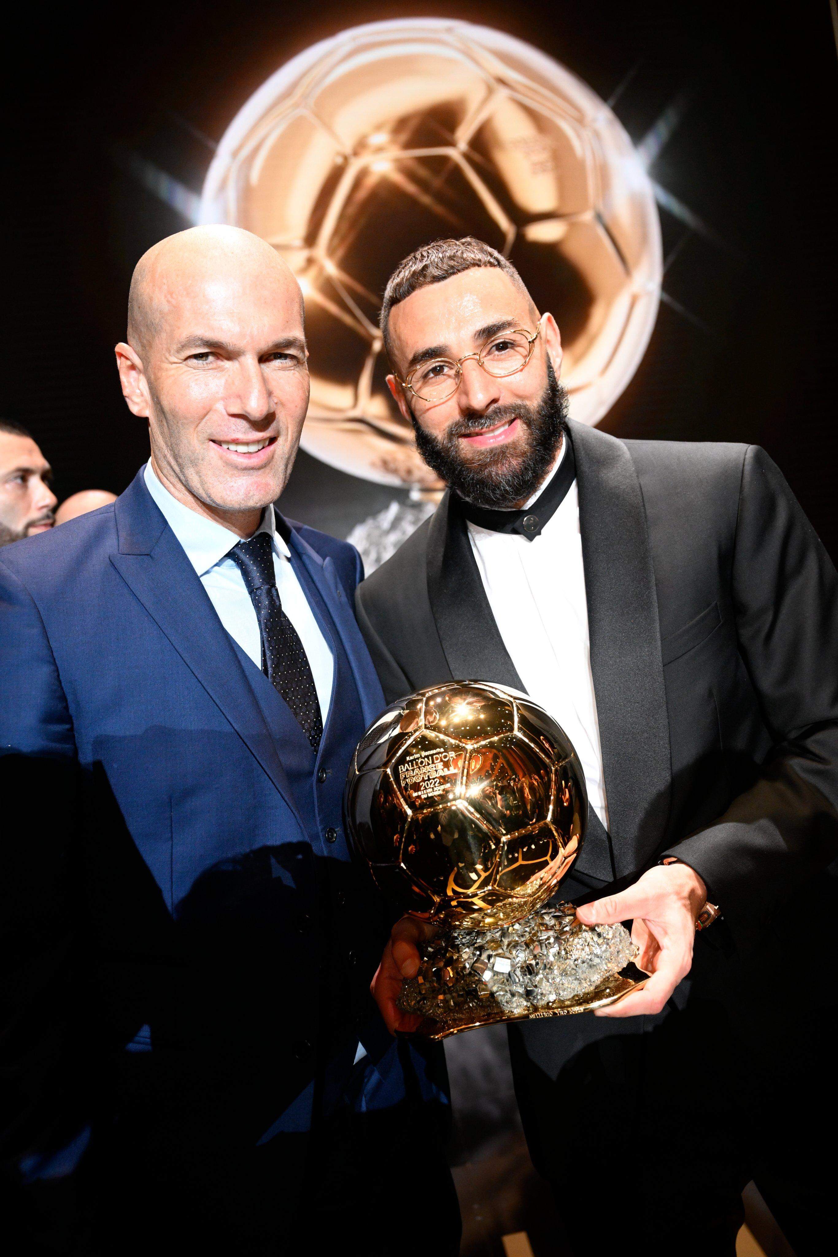 Karim Benzema, do Real Madrid, é eleito melhor jogador do mundo; confira  outros vencedores - Folha PE