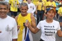Ney Belém, de 60 anos, voltou às ruas de Belém mais uma vez levando consigo a bandeira do seu município, Igarapé-Miri.