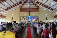 Antes da Procissão da Festa do Círio 2022 começar, devotos participam de uma missa na Capela do Sagrado Coração de Jesus