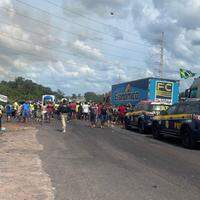 Terminou o protesto em Castanhal, no nordeste do estado, caminhoneiros e outros manifestantes retiraram o bloqueio da BR-316 que começou ontem, segunda-feira (31), por volta das 17h.