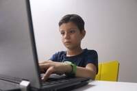 Aos 7 anos, Arthur utiliza tecnologia para buscar soluções a problemas reais