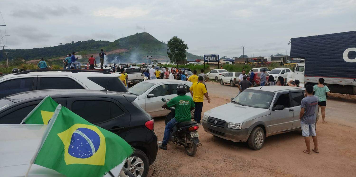 PRF e caminhoneiros entram em conflito durante manifestação na BR-163, em Novo Progresso, no Pará | Pará | O Liberal