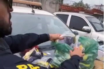 Parte do material apreendido - as camisas do Brasil - não foram comentados pela PRF em publicação no site oficial.