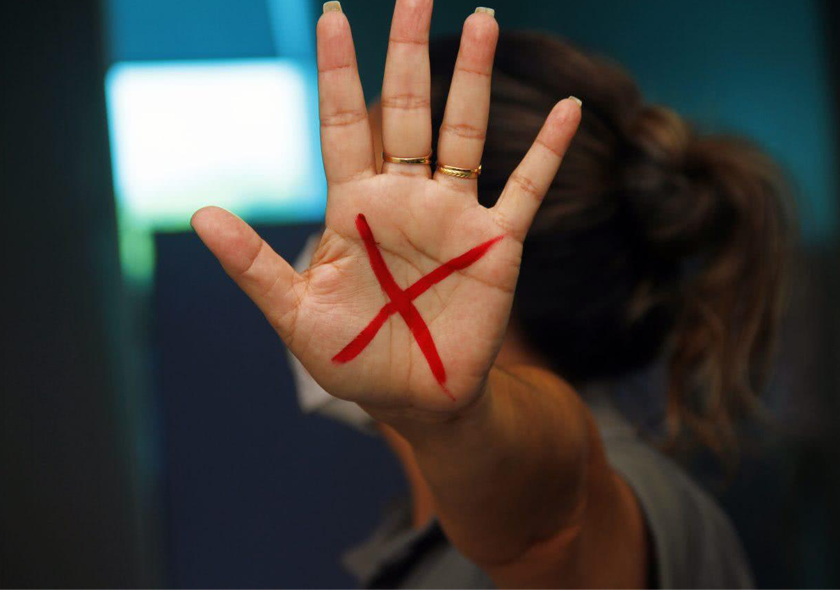 Intubada, mulher consegue confirmar agressão do ex com movimento dos olhos