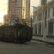 Um outro vídeo filmado depois do acidente mostra o estrago causado pela colisão