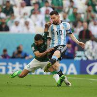 Messi marcou para a Argentina, mas não evitou a derrota para a Arábia Saudita