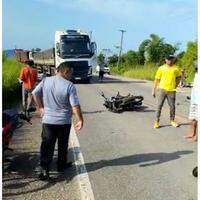 Dois homens em uma motocicleta colidiram frontalmente com um casal que também estava em uma motocicleta. Os homens morreram na hora e o casal foi resgatado pelo Corpo de Bombeiros e levado para o Hospital Municipal de São Miguel do Guamá.