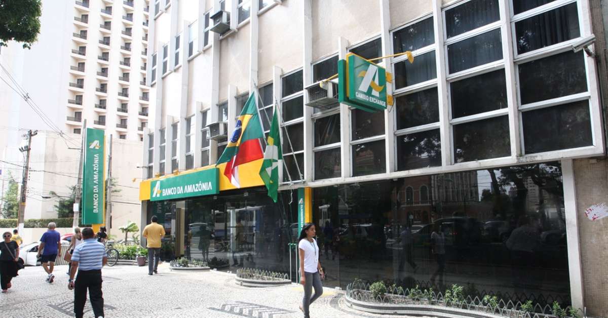 Basa criticado por licitação