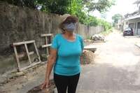 De acordo com a moradora Maria de Oliveira, 67 anos, o esgoto antigo estava obstruído