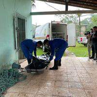Corpo sendo removido pela equipe da Polícia Científica do Pará
