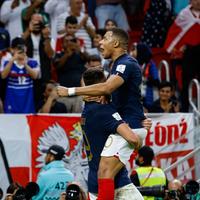 Mbappé marcou dois gols e garantiu a França nas quartas de finais do Mundial