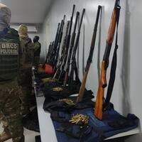 Força-tarefa apreendeu 16 armas, sendo 14 armas longas e duas armas curtas e mais de 50 kg de explosivos.
