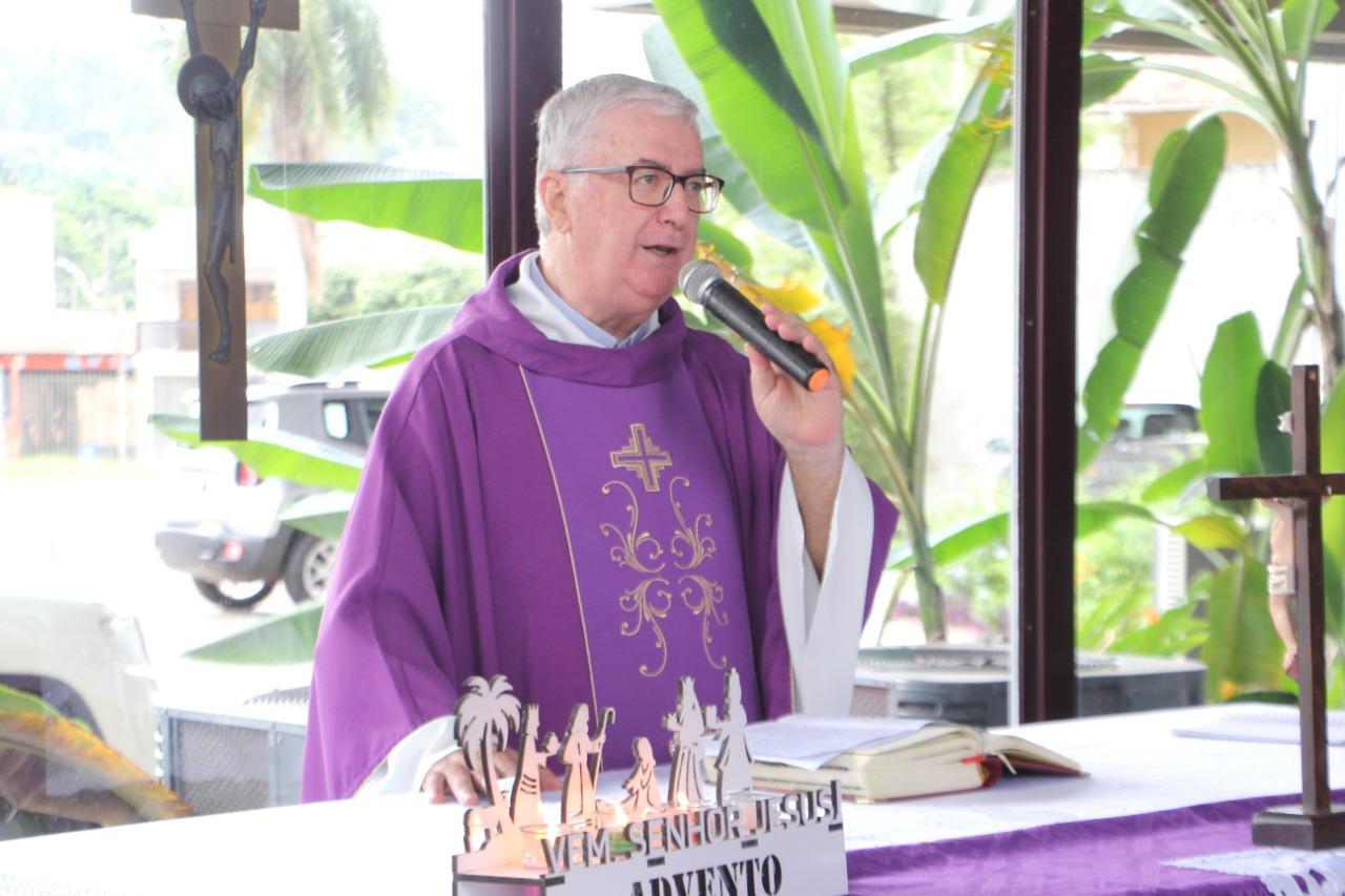 "Deus não abandona seu projeto", destaca o padre Claudio Pighin em homilia