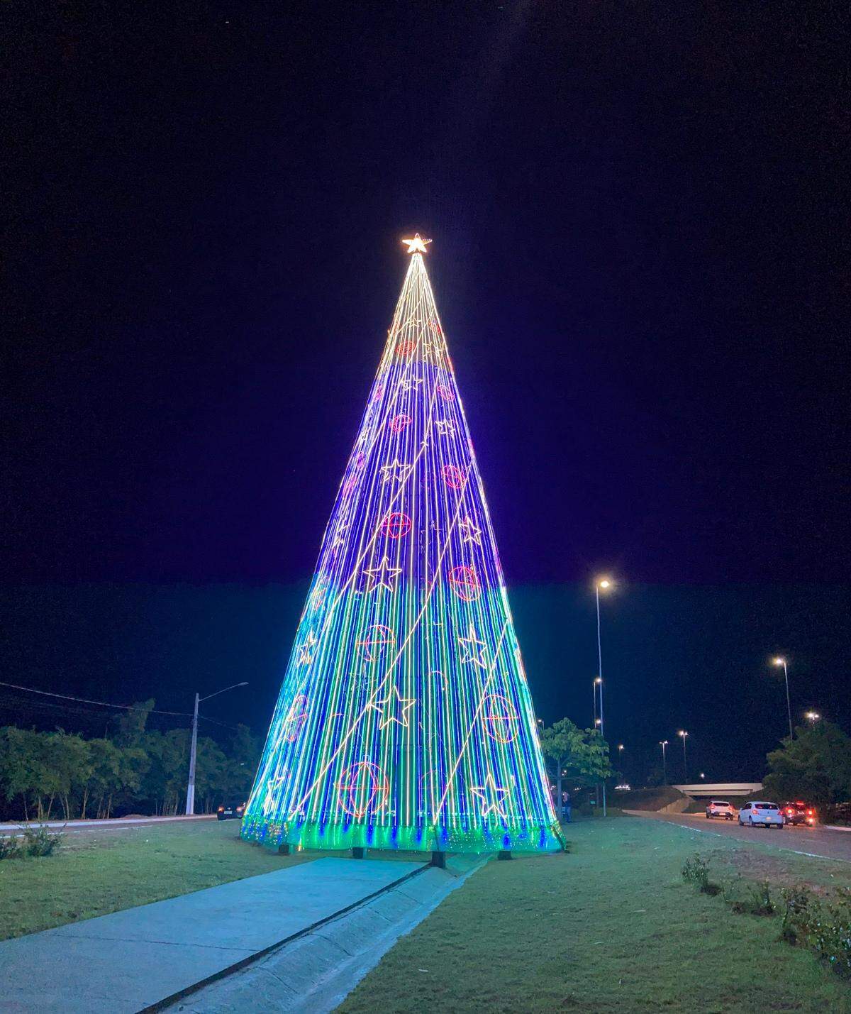 Marabá: árvore gigante encanta moradores e visitantes com iluminação de  natal | Pará | O Liberal