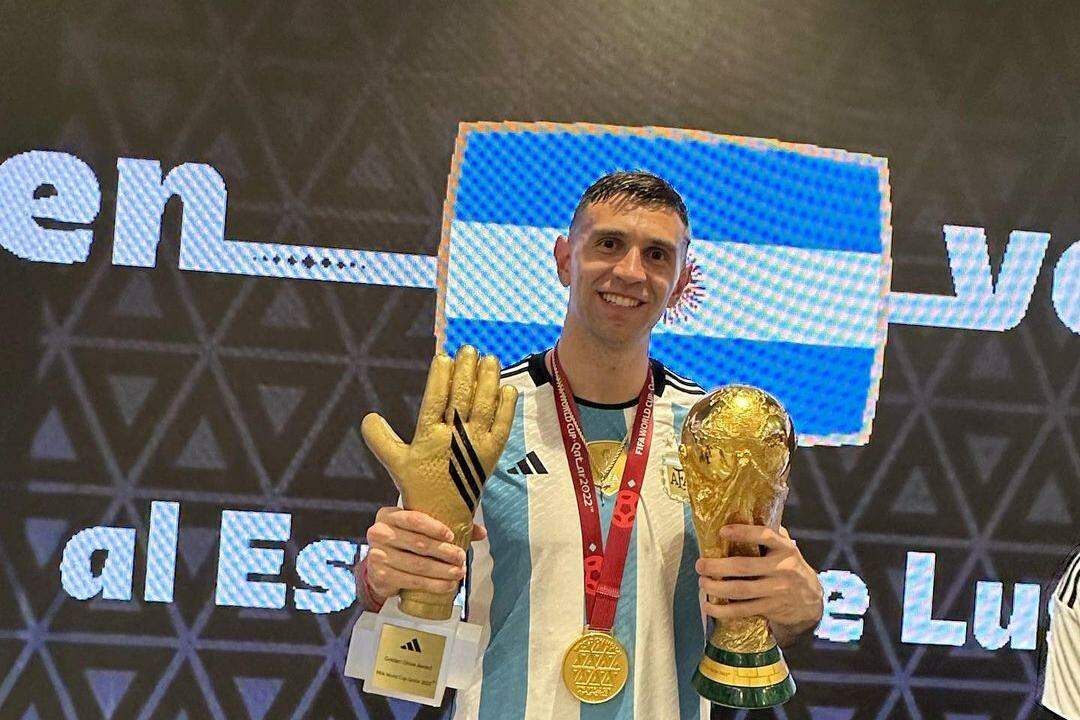 Fábio recebe Luva de Ouro de melhor goleiro da Copa do Brasil