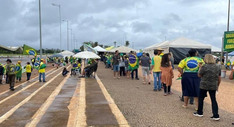 Ap&oacute;s posse de Lula, apoiadores de Bolsonaro come&ccedil;am a deixar acampamento em  Bras&iacute;lia; v&iacute;deo | Pol&iacute;tica | O Liberal