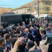 Presidente da Fifa chega ao velório de Pelé