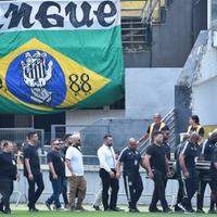 Velório de Pelé começa em Santos