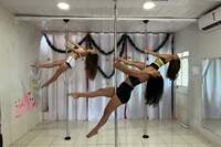 Pole Dance possui raízes nas danças de rua e nas artes circenses