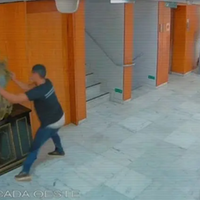 O homem que aparece nas câmeras de segurança do Palácio do Planalto jogando no chão o relógio de Dom João VI durante a invasão golpista