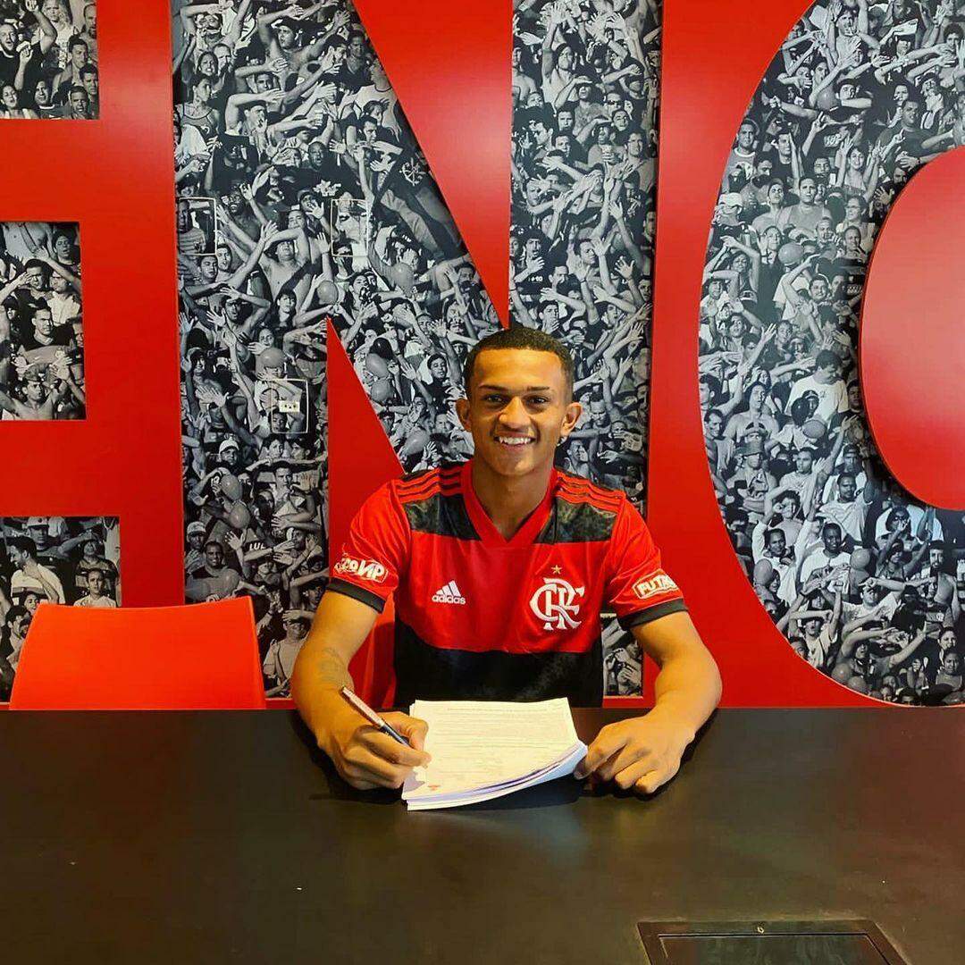 Barcelona desiste de Wesley, lateral promessa do Flamengo