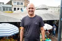 Antônio Comaru, professor de gastronomia da Unama, ajudou na escolha dos melhores ingredientes no mercado Ver-o-Peso