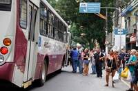 Renovação da frota e ampliação dos horários das linhas de ônibus podem garantir mais conforto e segurança para os usuários durante as viagens