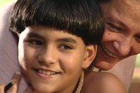Donana (Bete Mendes) e indiozinho Uerê (Pedro Gabriel)