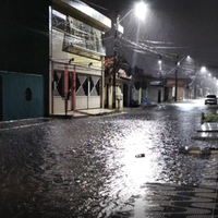 Registros enviados à reportagem mostram que o nível da água estava alto na travessa WE 36, no bairro do Coqueiro, em Ananindeua