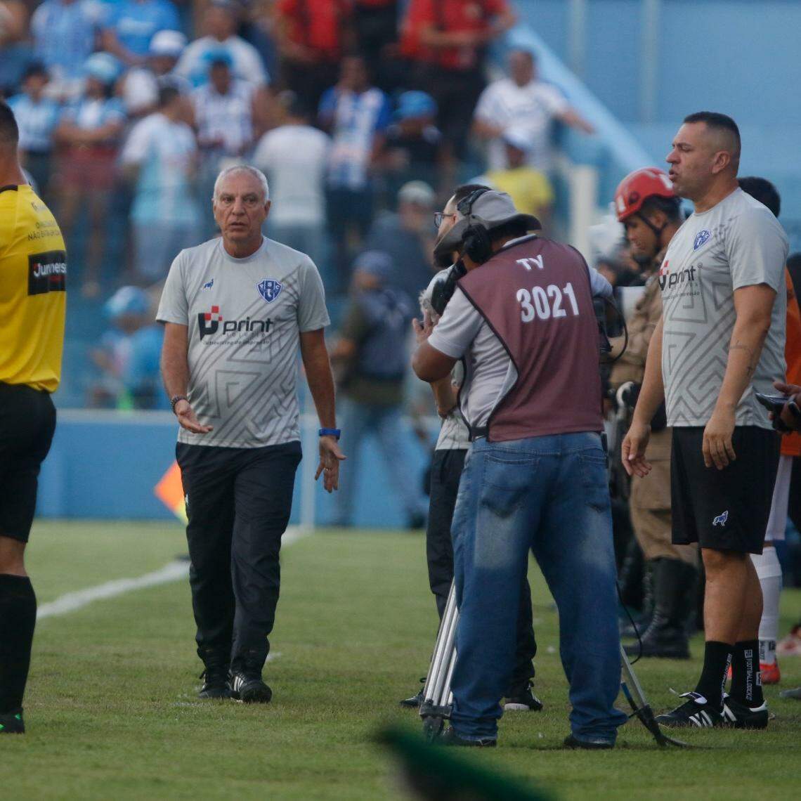 Hélio teme saída do executivo Ari Barros para o Grêmio: Vem sendo muito  importante - Folha PE