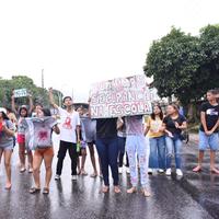 Os estudantes do Palmira Gabriel fecharam a Augusto Montenegro na manifestação contra a violência escolar