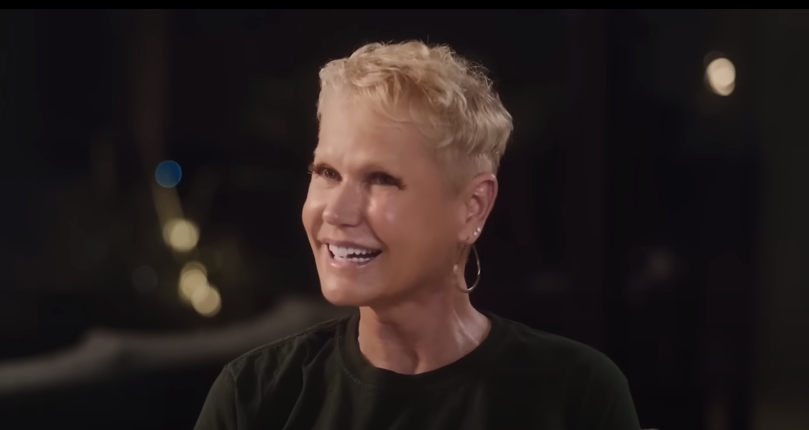 Xuxa mostra relíquias do seu acervo e revela detalhe da turnê 