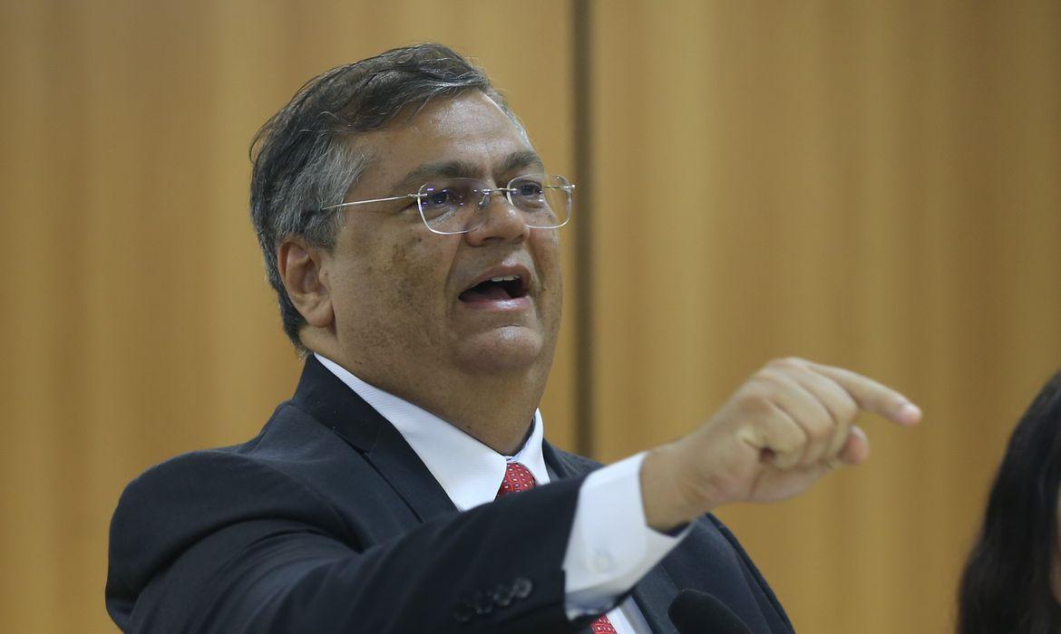 Dino nega pedido de soltura de Deolane Bezerra