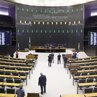 nesta terça-feira (2), 513 deputados votam contra ou a favor sobre a PL das fake news