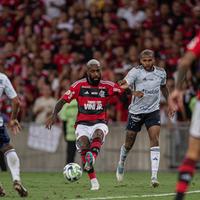 Vasco e Flamengo duelam às 20h pelo Brasileirão