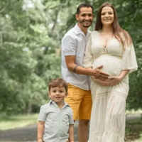Ariely Delagiustina, o marido e o filho, Bryan, de 2 anos. Ela contou que queria ter mais filhos, mas planejava isso para o futuro.