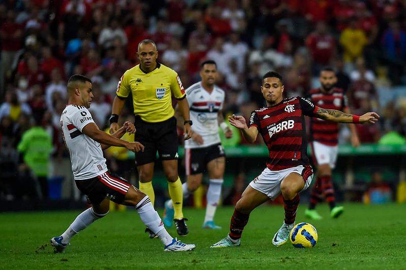 Jogos de futebol hoje, domingo, 13; onde assistir ao vivo e horário