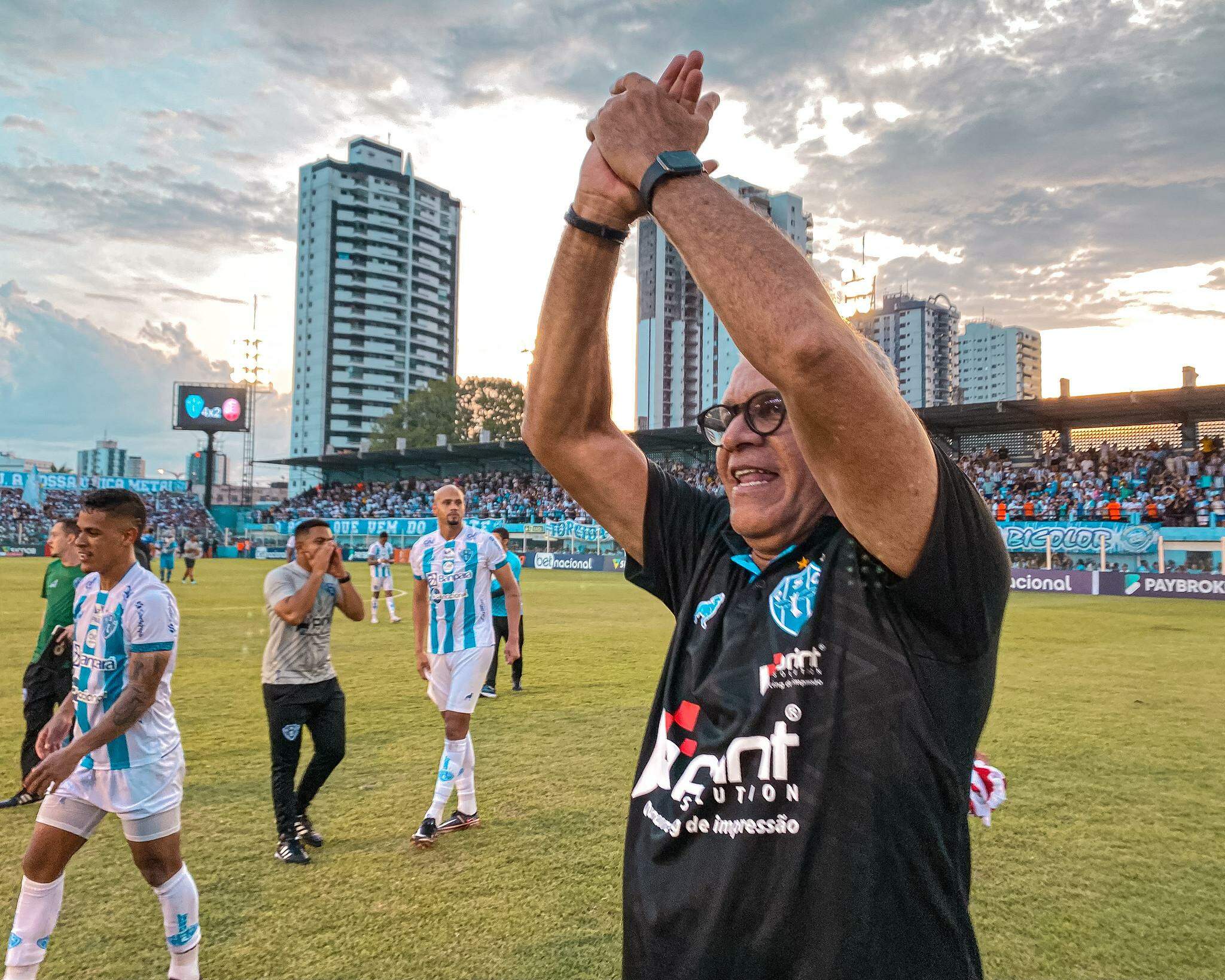 Coluna Timbu, Com Hélio, mas ainda sem elenco