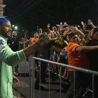 Neymar na Travessa Quintino, em Nazaré, recepcionando os fãs paraenses
