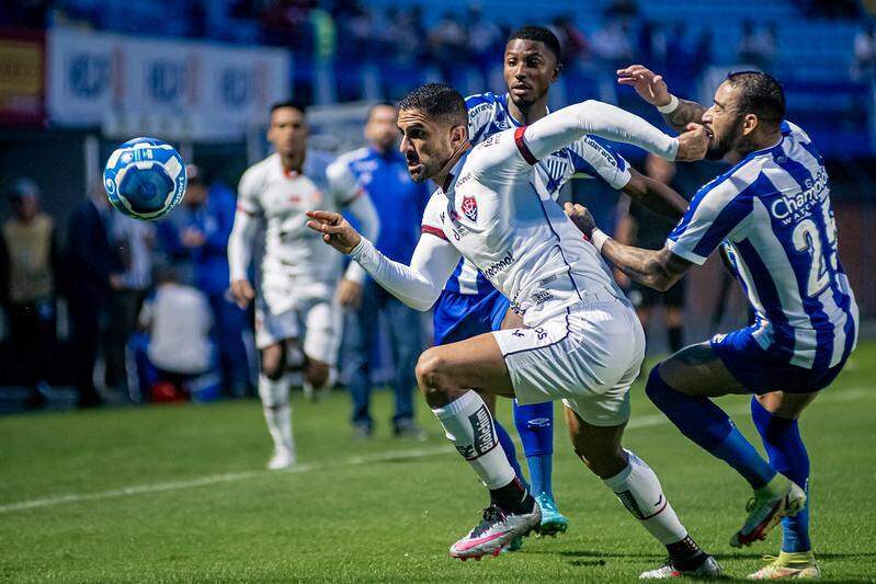 Jogos de hoje (17/10): onde assistir futebol ao vivo + horário das partidas