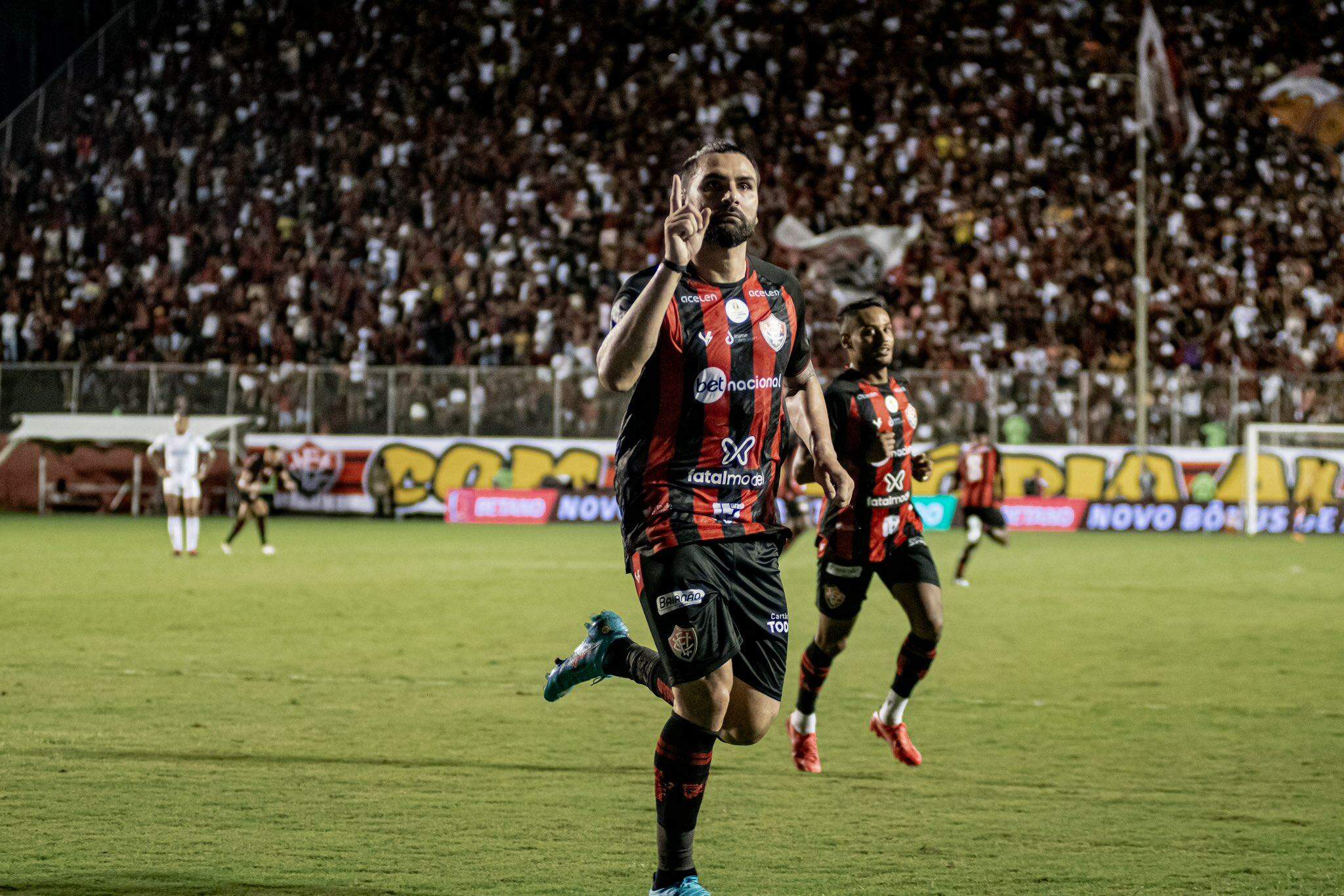 Esporte Clube Vitória fecha patrocínio com site adulto de acompanhantes