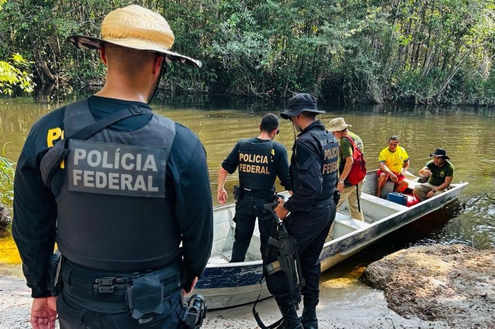 Ação de combate à extração ilegal de madeira em terra indígena no Pará