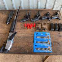 Foram apreendidos armas e munições durante a operação da PF