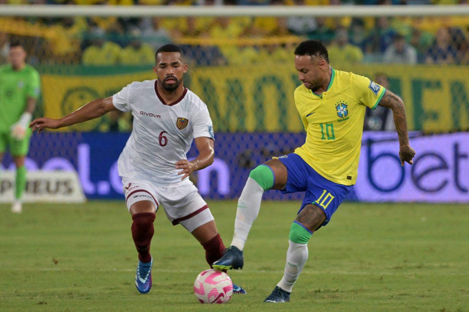 Brasil x Venezuela: Gerson causa confusão com Rondón no fim da