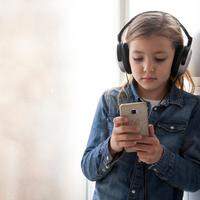 Headphone é uma excelente opção para as crianças, pois é bem confortável e ajustável