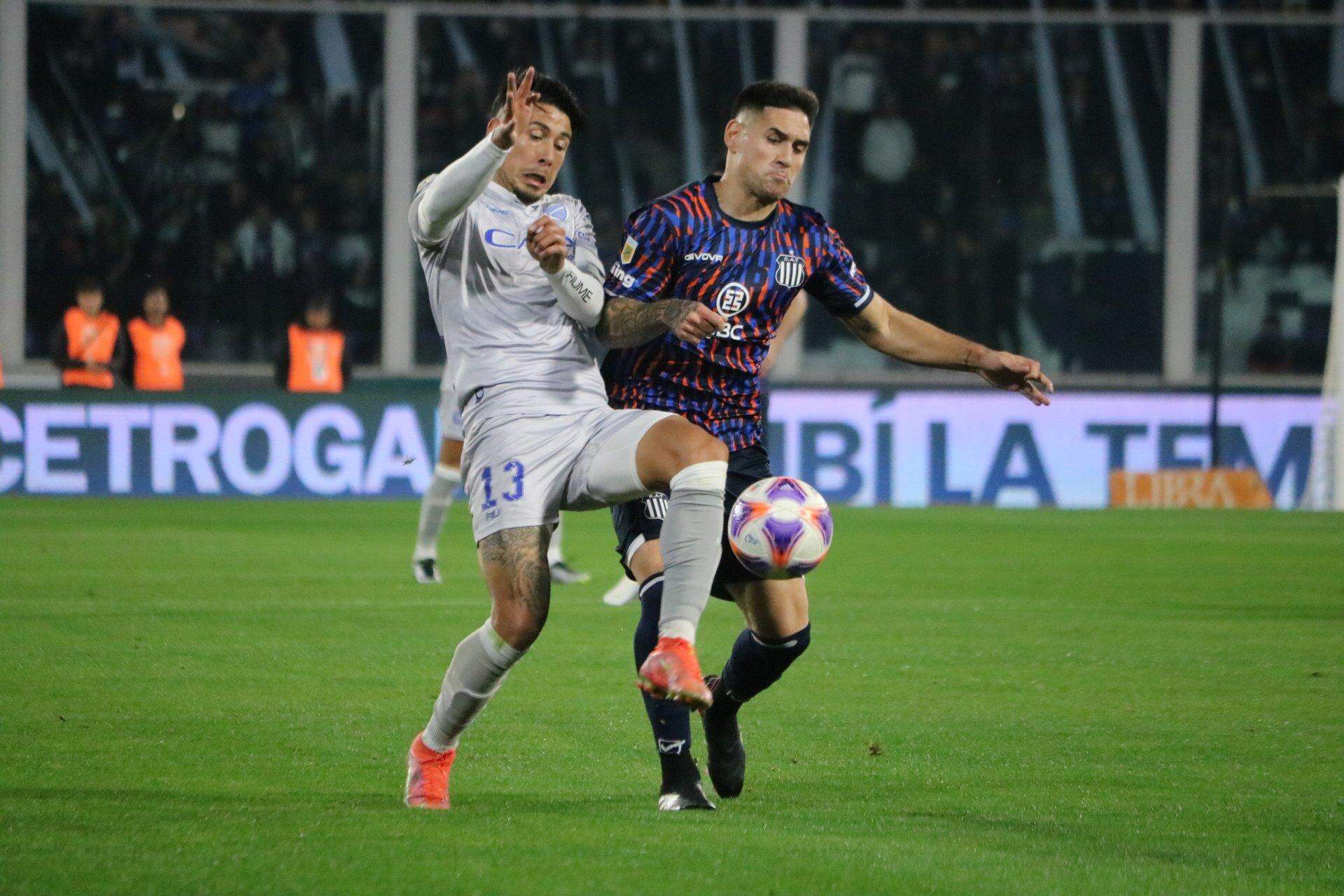 Jogos de hoje (13/11/23) de futebol ao vivo: horário e onde assistir