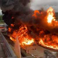 Incidente ocorreu na cidade do Oeste de Santa Catarina; chamas seguem intensas após mais de cinco horas de fogo