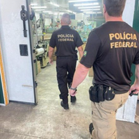Mais de 165 policiais federais cumpriram 11 mandados de prisão preventiva, 13 de prisão temporária e 35 de busca e apreensão.